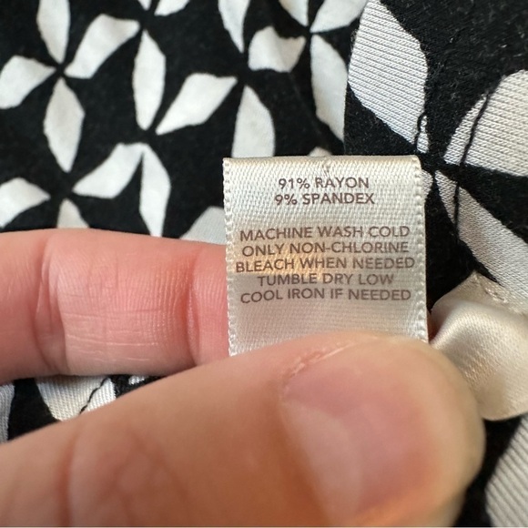 LOFT Black and White Stretch Pull-on A-line Circle Skirt - Picture 4 of 4